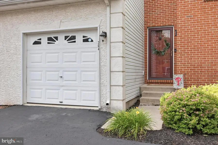 264 Hampshire Dr, Sellersville, PA 18960 - #3