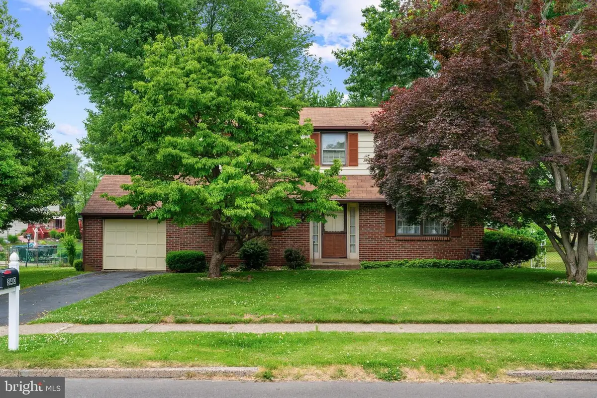 340 Hampton Dr, Feasterville Trevose, PA 19053 - #1