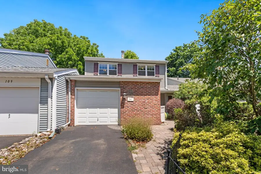 111 Commonwealth Dr, Newtown, PA 18940 - #2