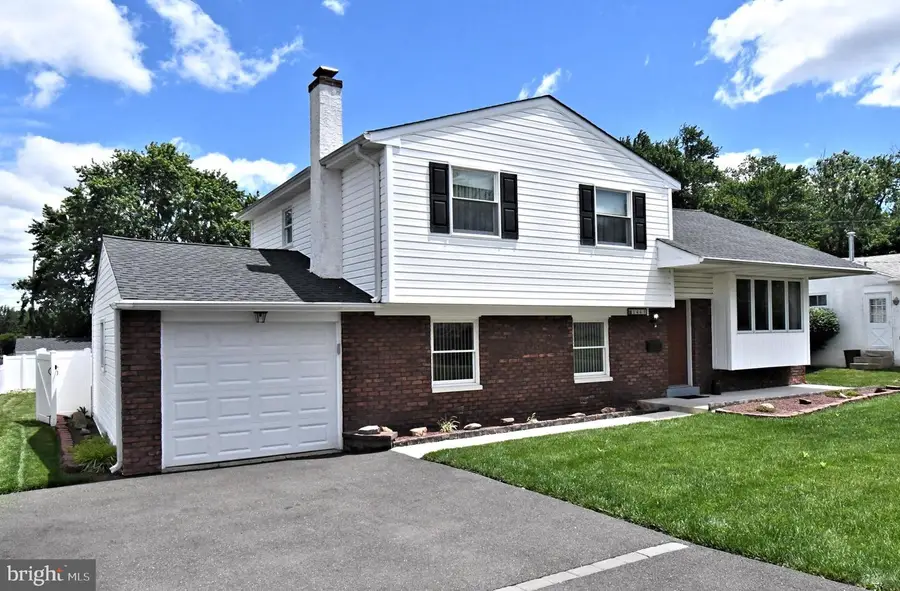 1443 Hampton Ln, Warminster, PA 18974 - #2