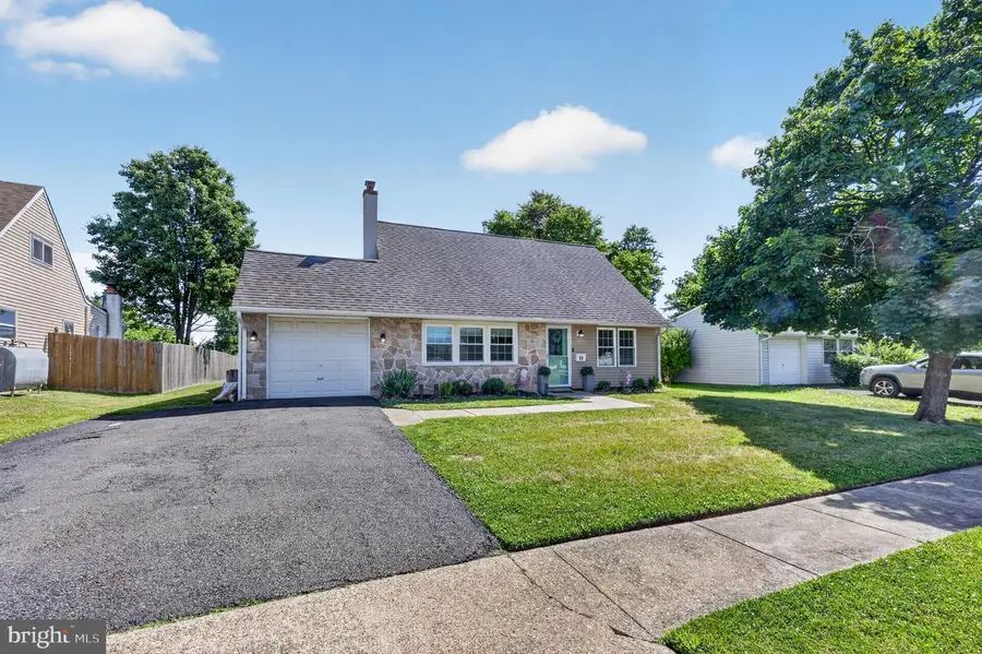 60 Pine Needle Rd, Levittown, PA 19056 - #3
