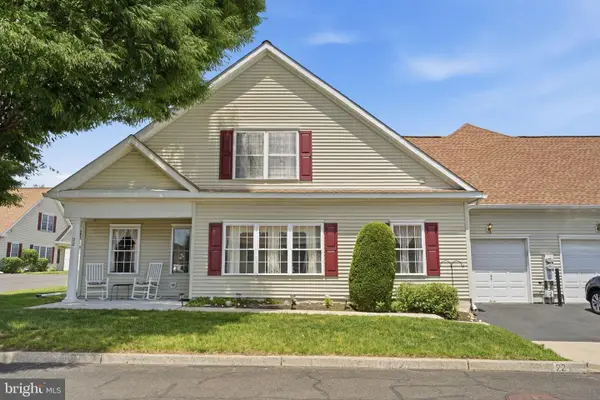 22 Avenrowe Ct, FAIRLESS HILLS, PA 19030