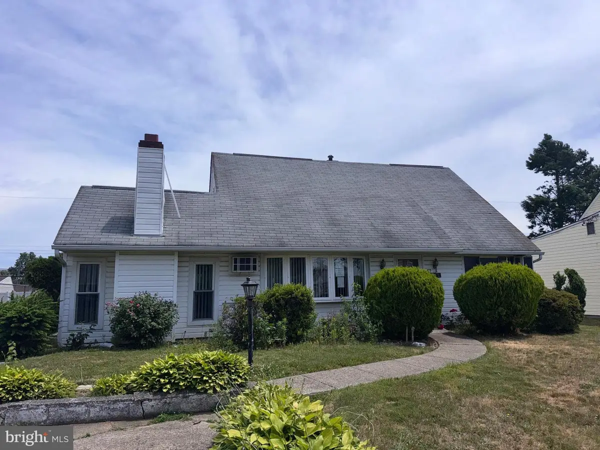62 Plumtree Rd, Levittown, PA 19056 - #1