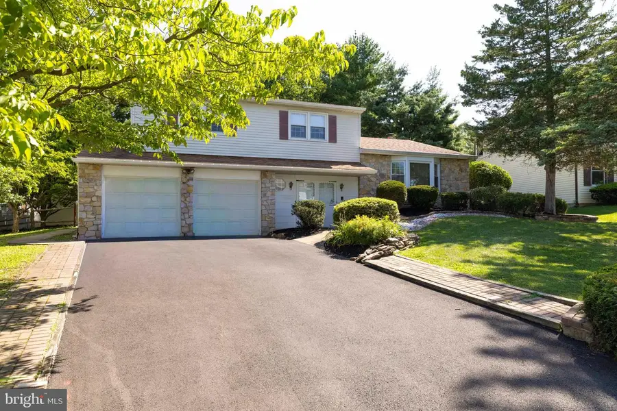 31 Crestview Dr, Southampton, PA 18966 - #2