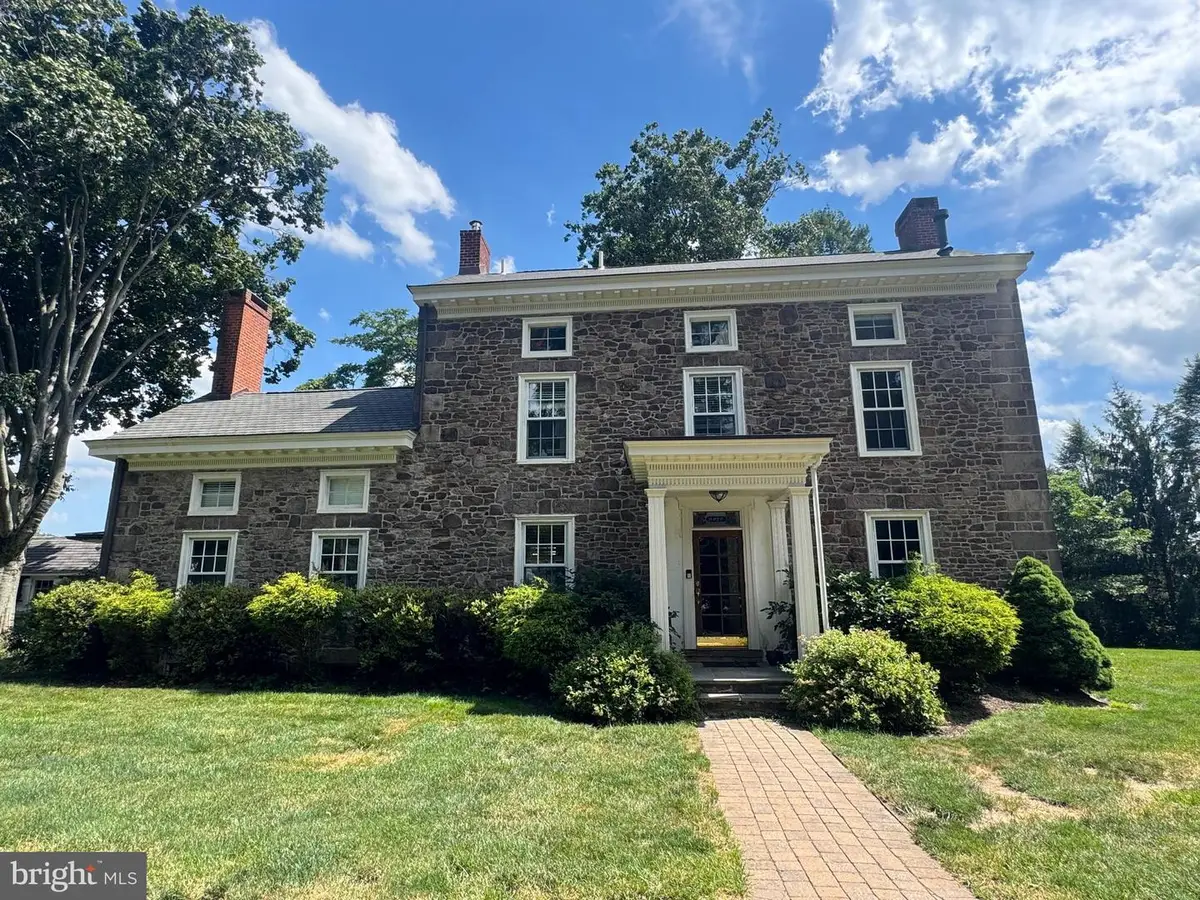 381 Holland Rd, Holland, PA 18966 - #1