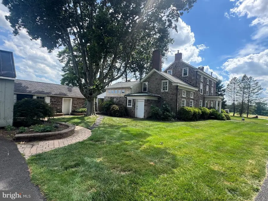 381 Holland Rd, Holland, PA 18966 - #2
