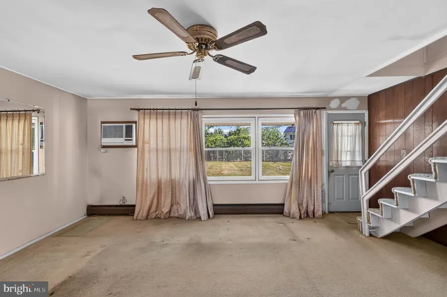 17 Idolstone Rd, Levittown, PA 19057 - #3