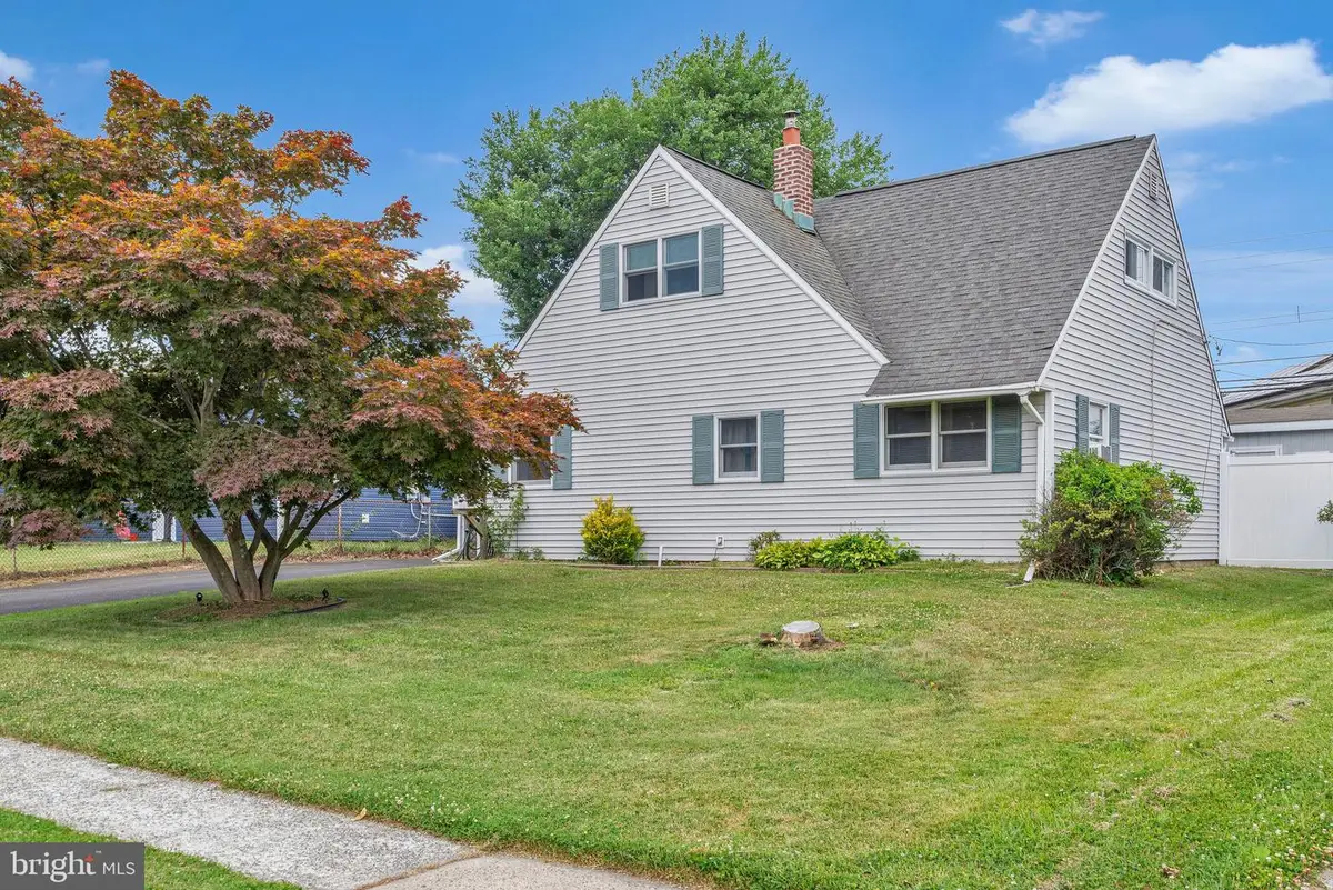 45 Red Cedar Dr, Levittown, PA 19055 - #1