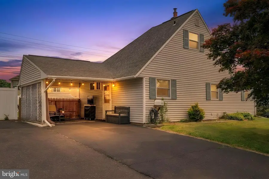 45 Red Cedar Dr, Levittown, PA 19055 - #2