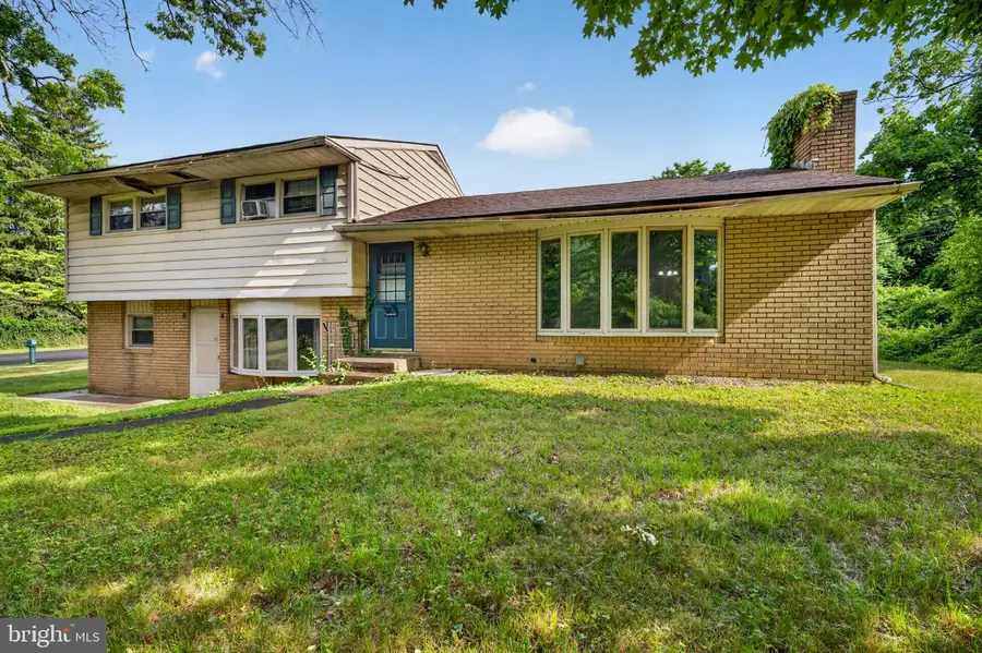933 Big Oak Rd, Yardley, PA 19067 - #2