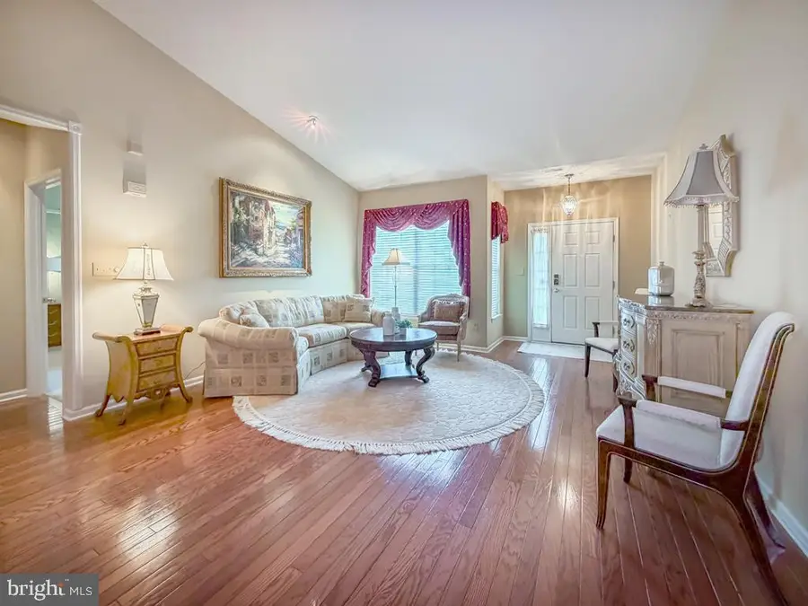 233 Shady Brook Dr, Langhorne, PA 19047 - #2