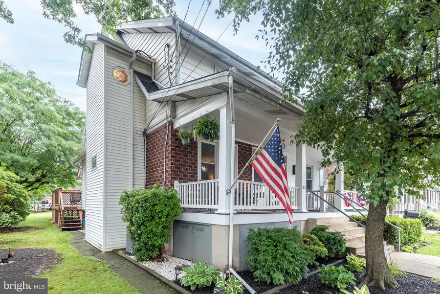 21 S 7th St, Quakertown, PA 18951 - #3