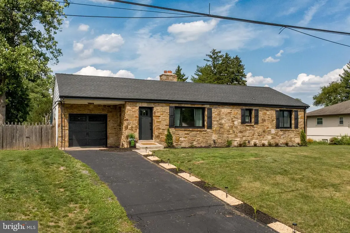 123 Holly Rd, Southampton, PA 18966 - #1