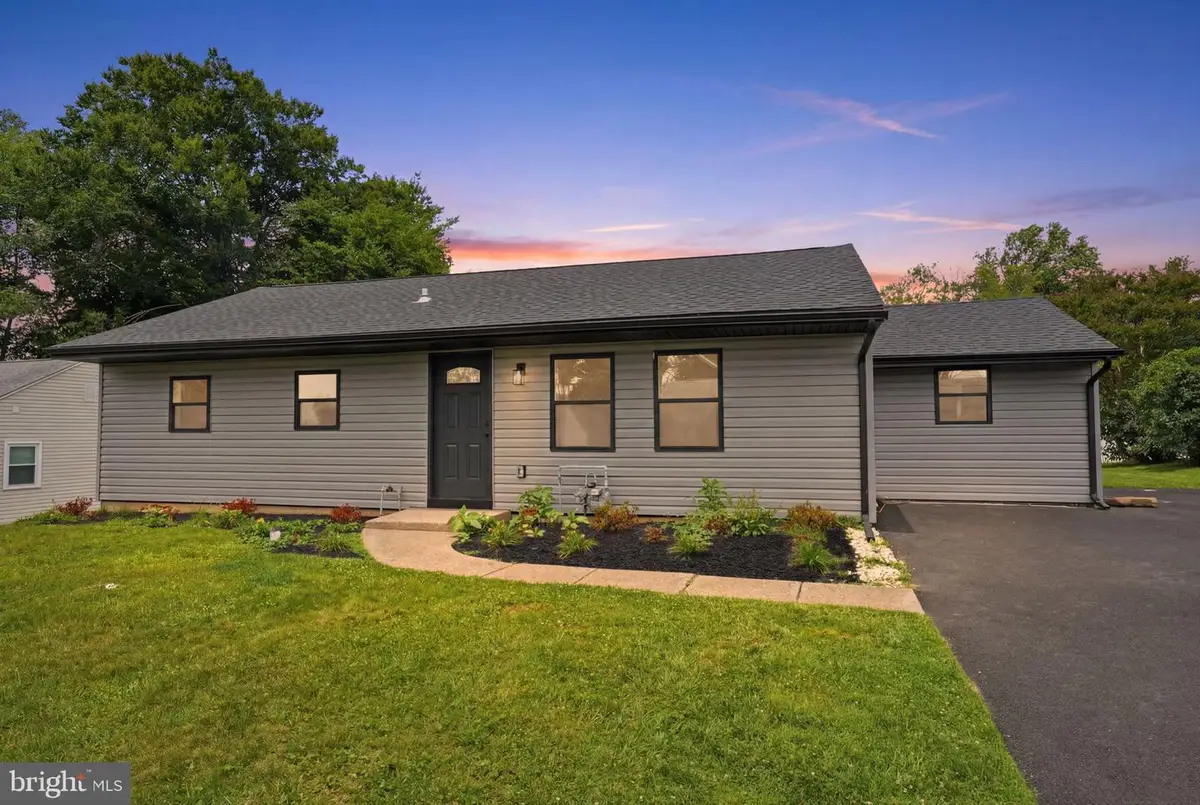 349 Andover Rd, Fairless Hills, PA 19030 - #1
