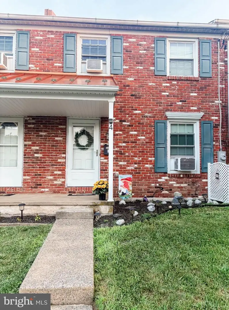 4 S 9th St, Perkasie, PA 18944 - #1