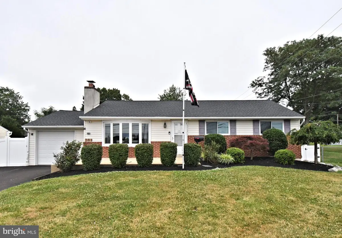 261 Valley Rd, Warminster, PA 18974 - #1