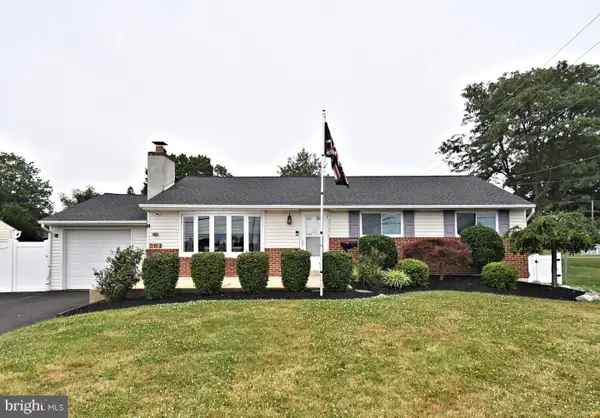 261 Valley Rd, WARMINSTER, PA 18974