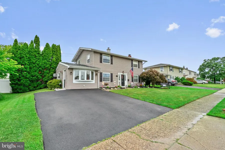 29 Tinder Rd, Levittown, PA 19056 - #2