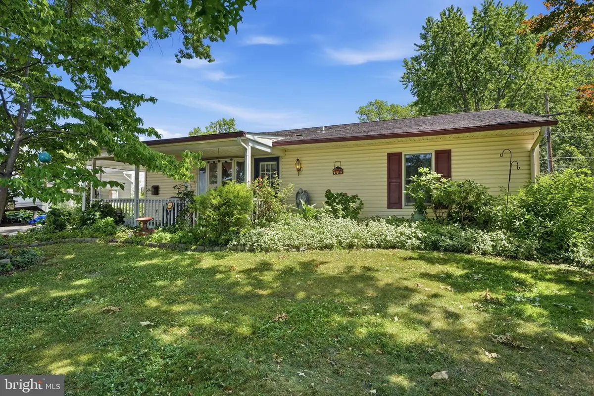 70 Tall Pine Ln, Levittown, PA 19054 - #1