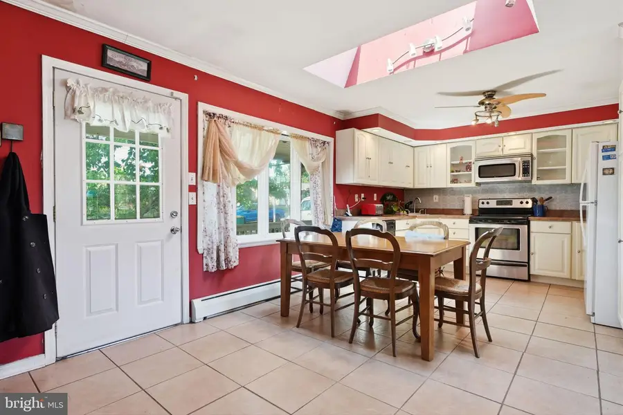 70 Tall Pine Ln, Levittown, PA 19054 - #3