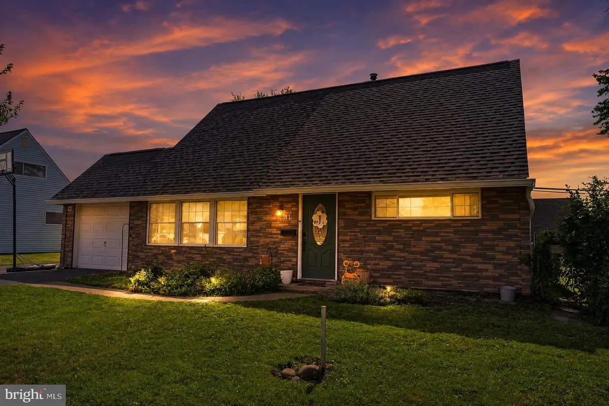 41 Crystal Pl, Levittown, PA 19057 - #1