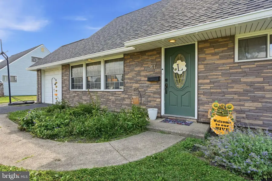 41 Crystal Pl, Levittown, PA 19057 - #3