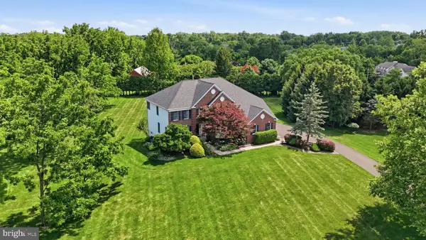 18 Amy Cir, NEWTOWN, PA 18940