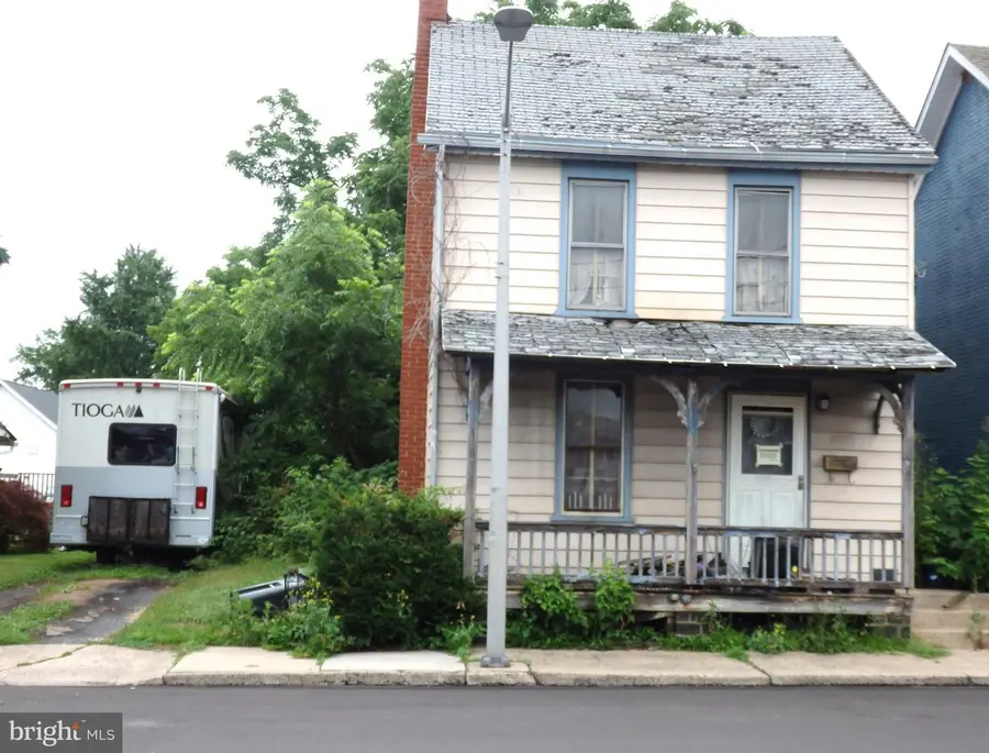 21 S 9th St, Quakertown, PA 18951 - #2
