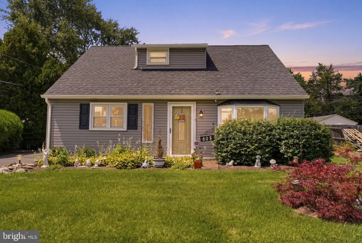 608 Benton Ln, Morrisville, PA 19067 - #1