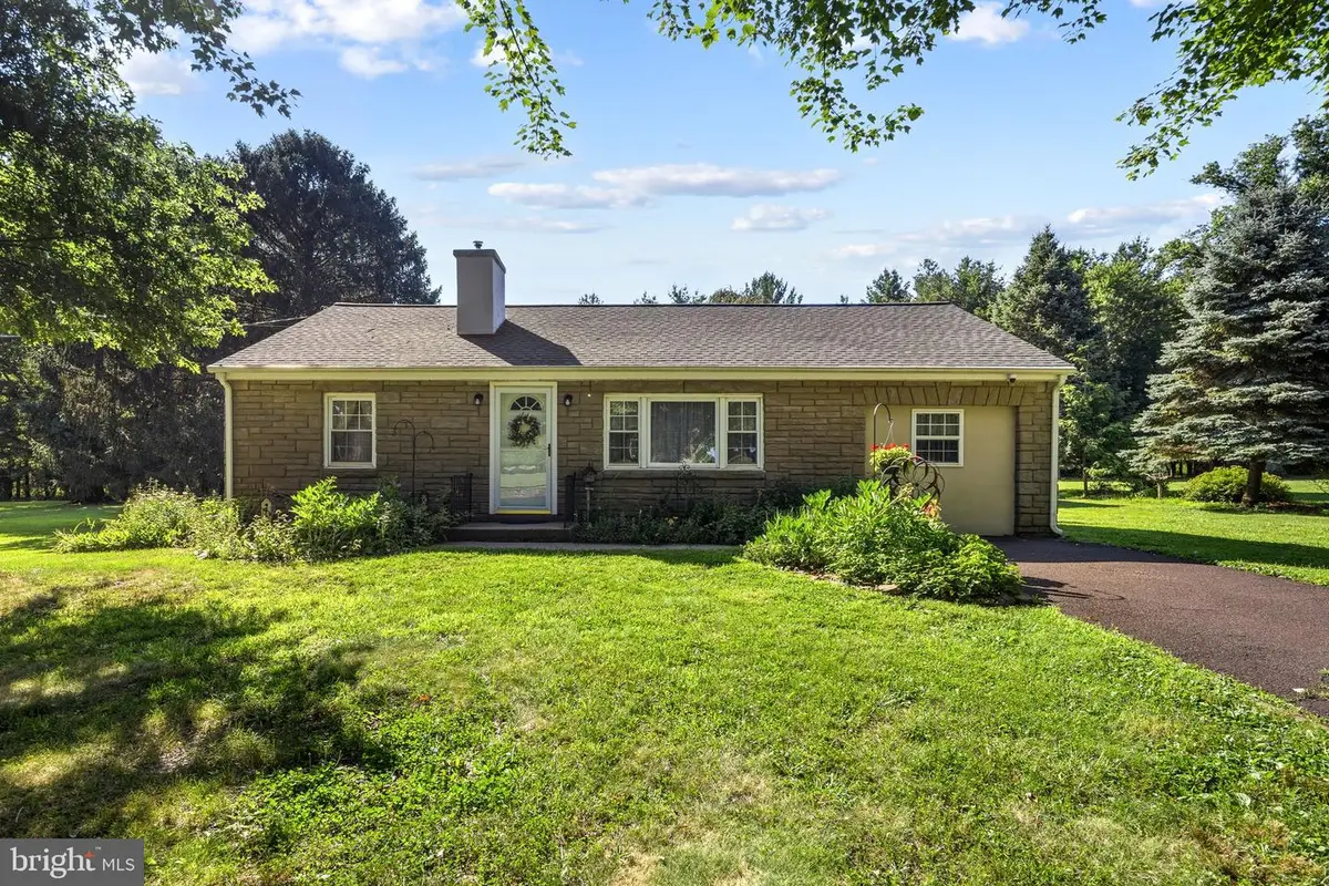 105 Dublin Rd, Perkasie, PA 18944 - #1