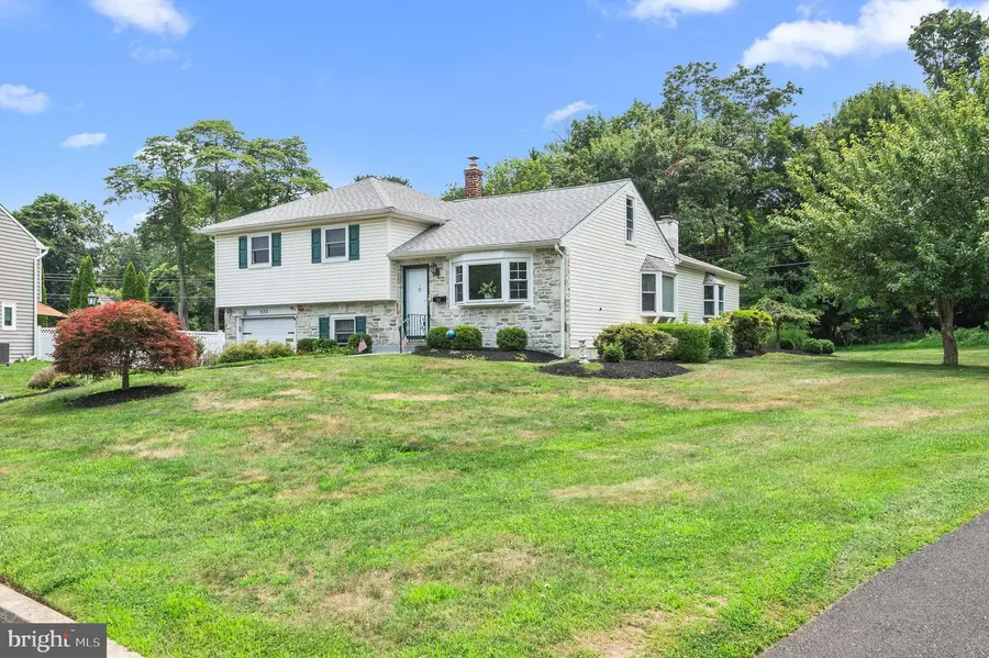 923 Carlin Dr, Southampton, PA 18966 - #3