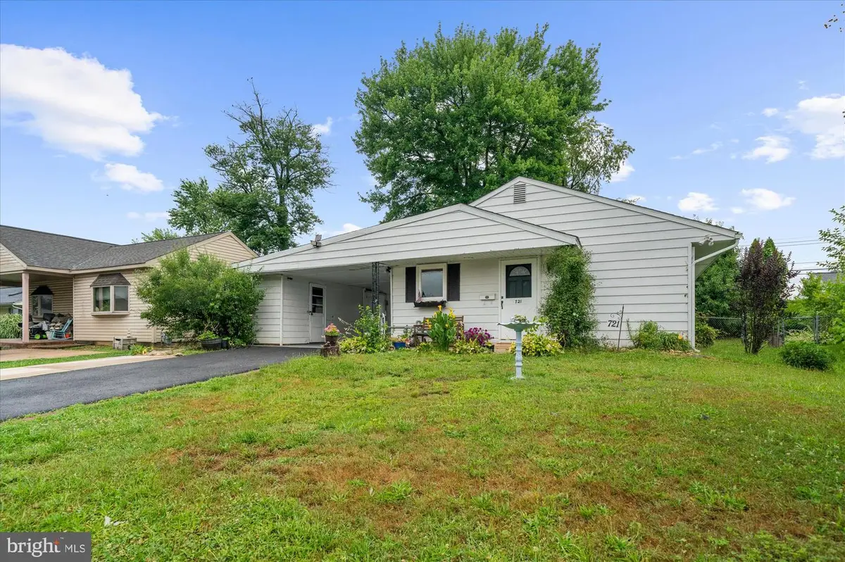 721 Auburn Rd, Fairless Hills, PA 19030 - #1