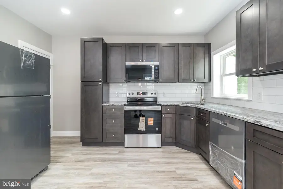 140 S 3rd St, Quakertown, PA 18951 - #3