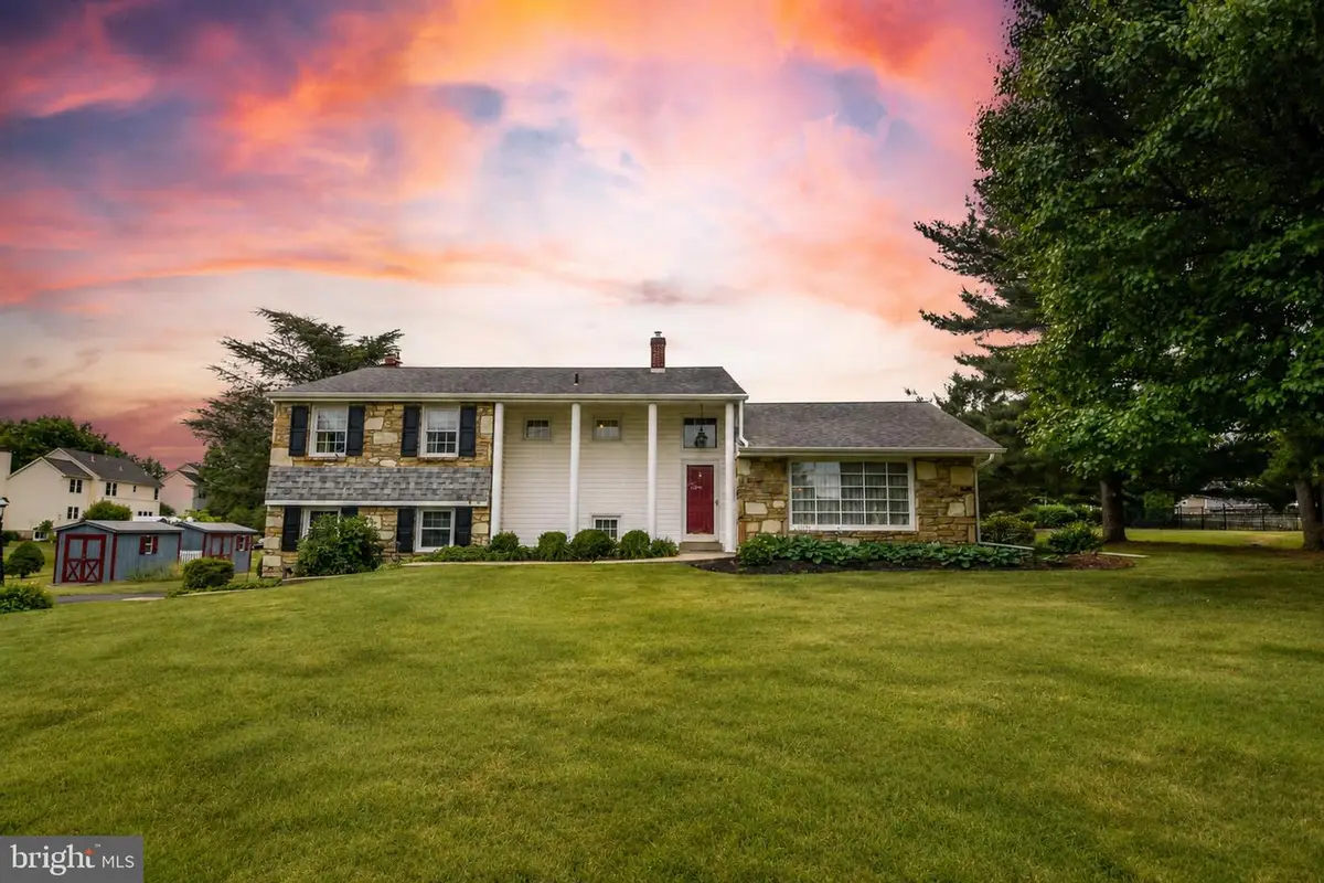 10 E Summit Ave, Telford, PA 18969 - #1