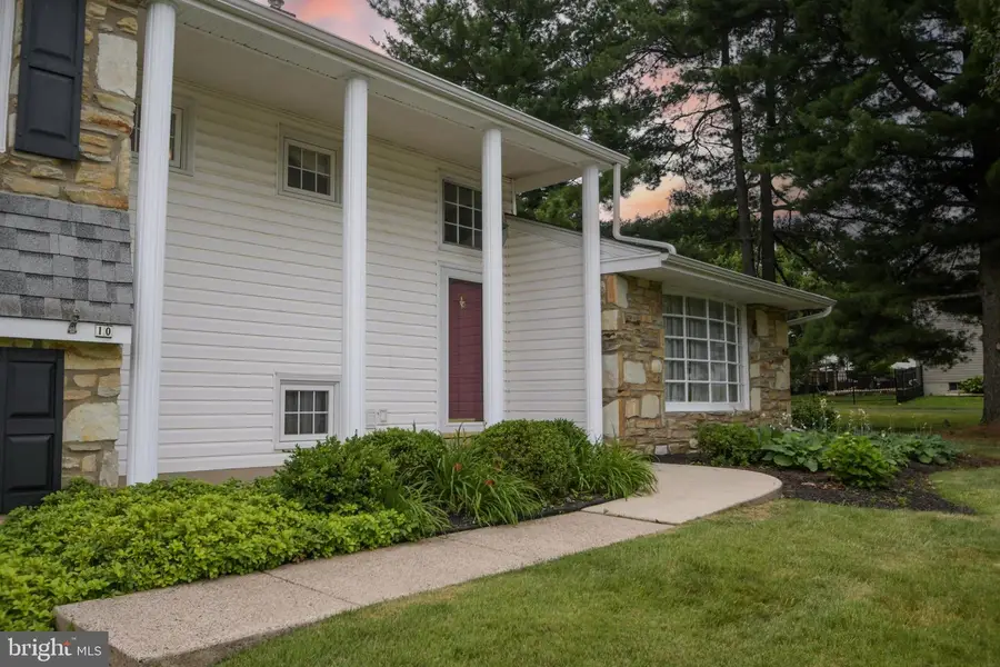 10 E Summit Ave, Telford, PA 18969 - #2