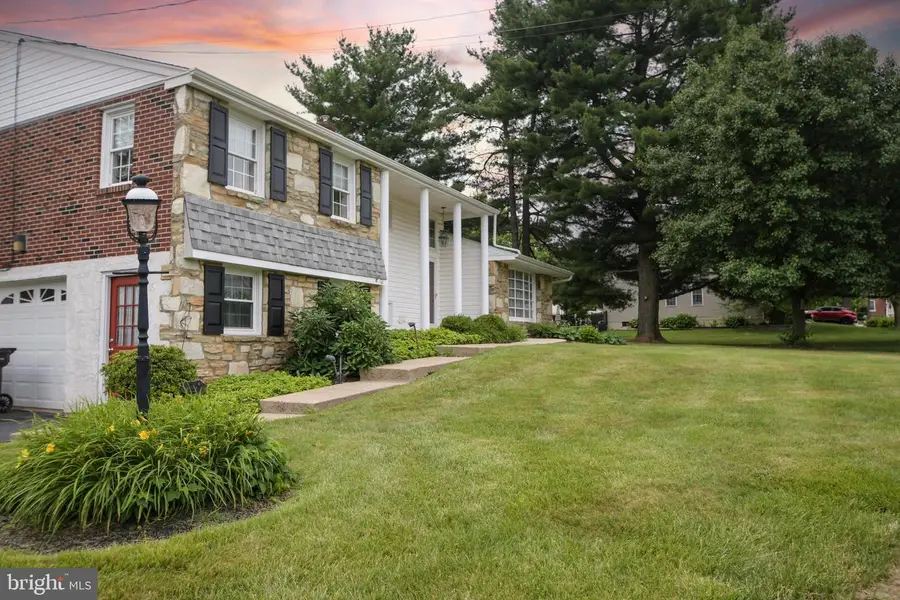 10 E Summit Ave, Telford, PA 18969 - #3