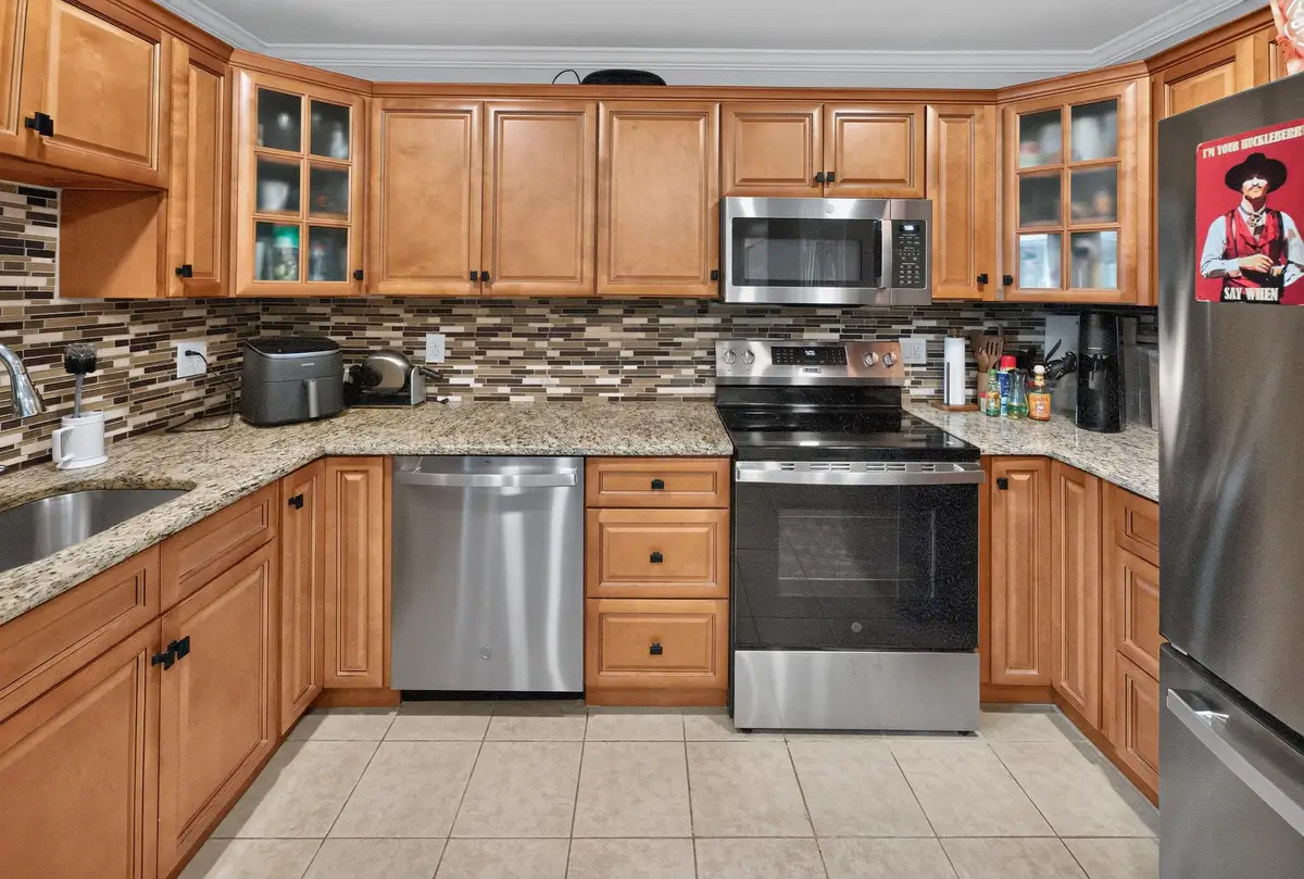 35 Palm Ln, Levittown, PA 19054 - #1