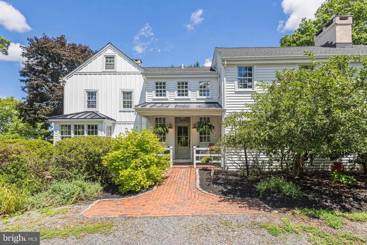 222 Aqueduct Rd, Washington Crossing, PA 18977 - #1
