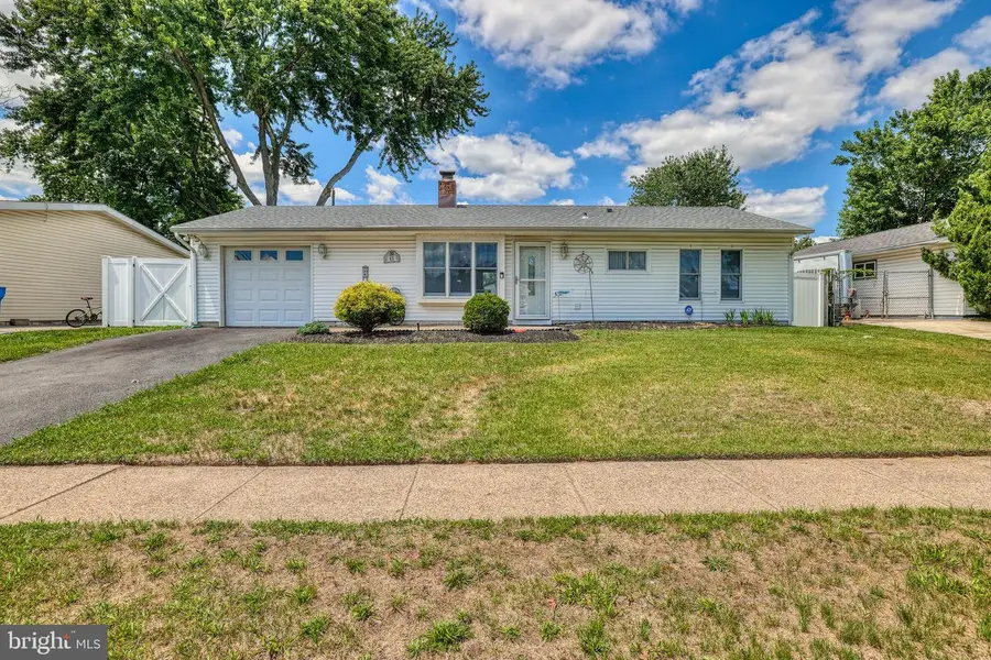 45 Crimson King Ln, Levittown, PA 19055 - #2
