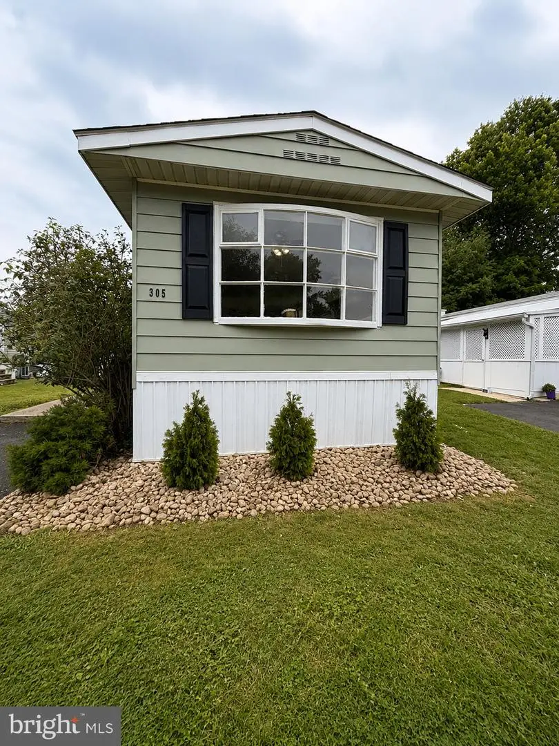 305 Wilson Dr, Fairless Hills, PA 19030 - #1