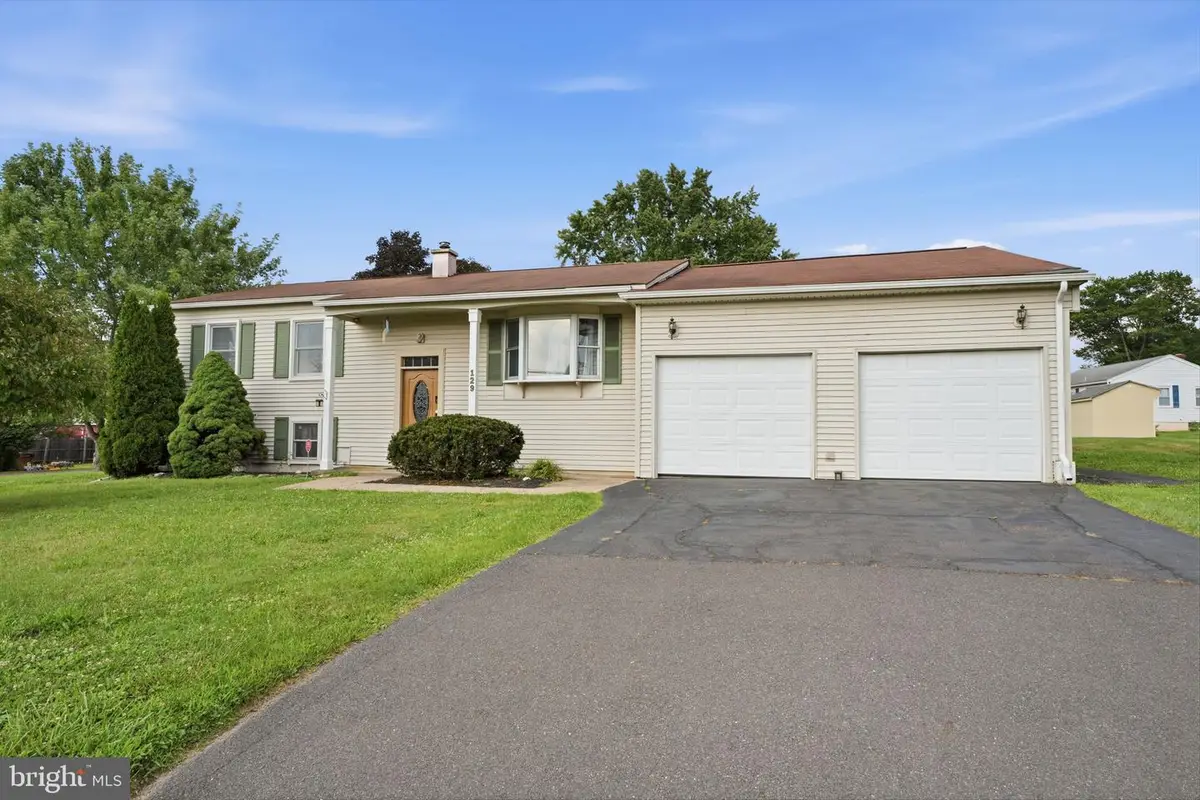 129 Green St, Silverdale, PA 18962 - #1