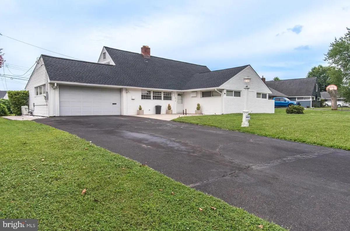 455 Snowball Dr, Levittown, PA 19056 - #1