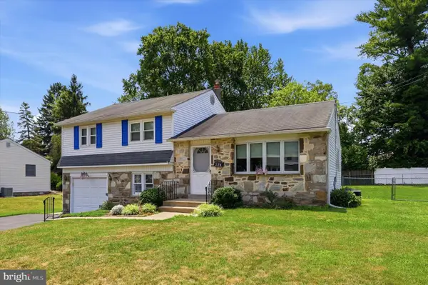 726 Violet Rd, WARMINSTER, PA 18974