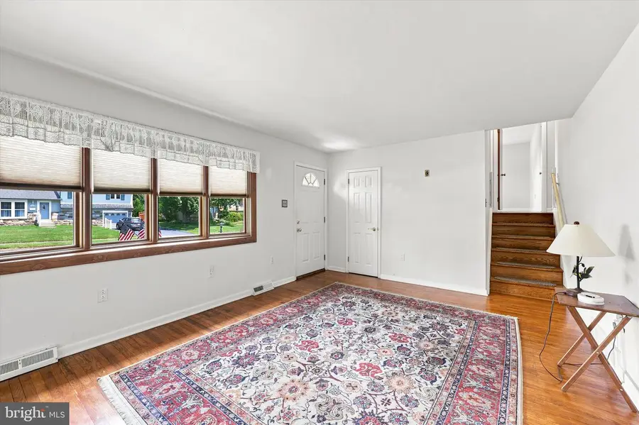 726 Violet Rd, Warminster, PA 18974 - #2