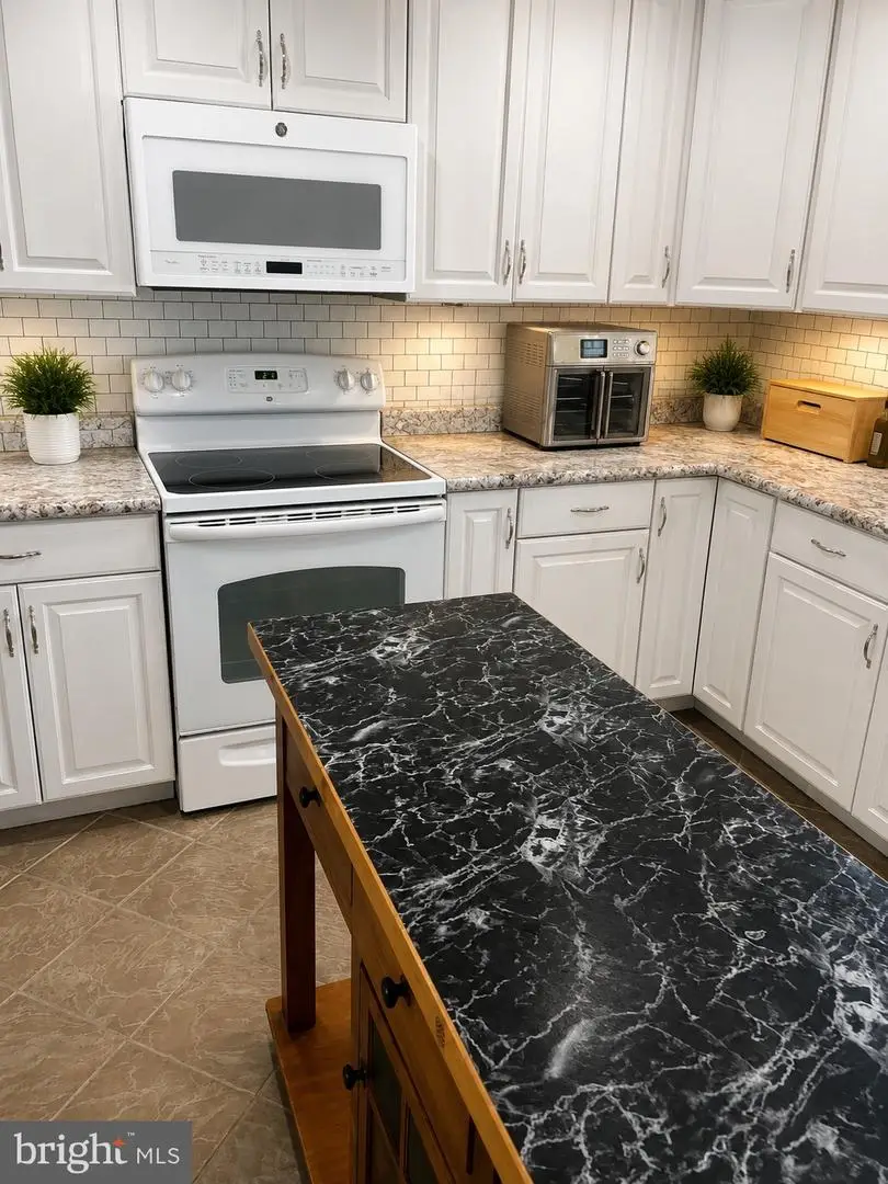 169 Twin Oak Dr, Levittown, PA 19056 - #3