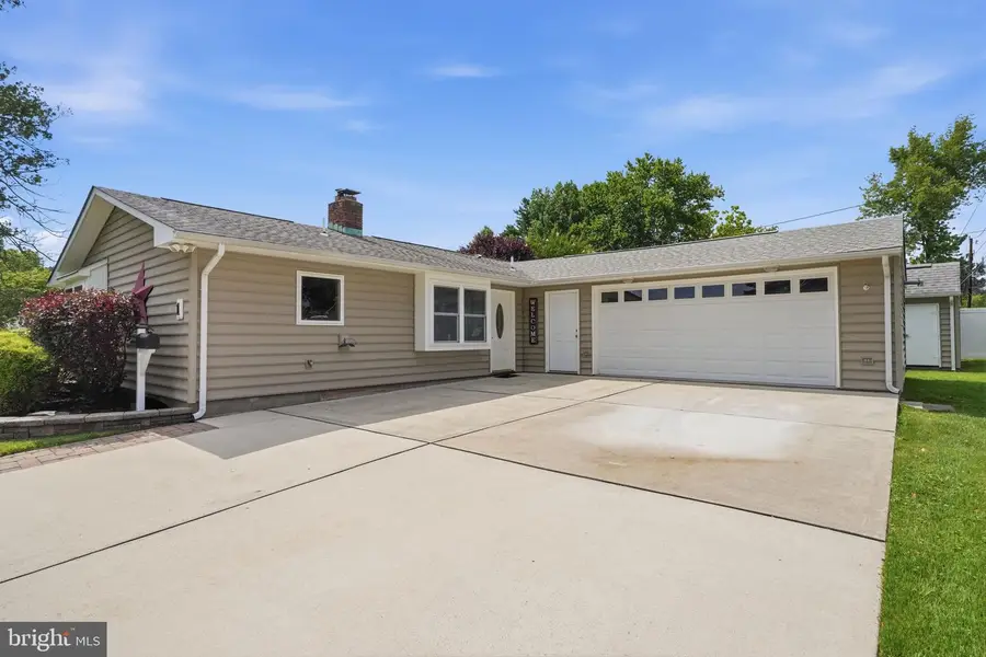 1 Gun Rd, Levittown, PA 19057 - #3