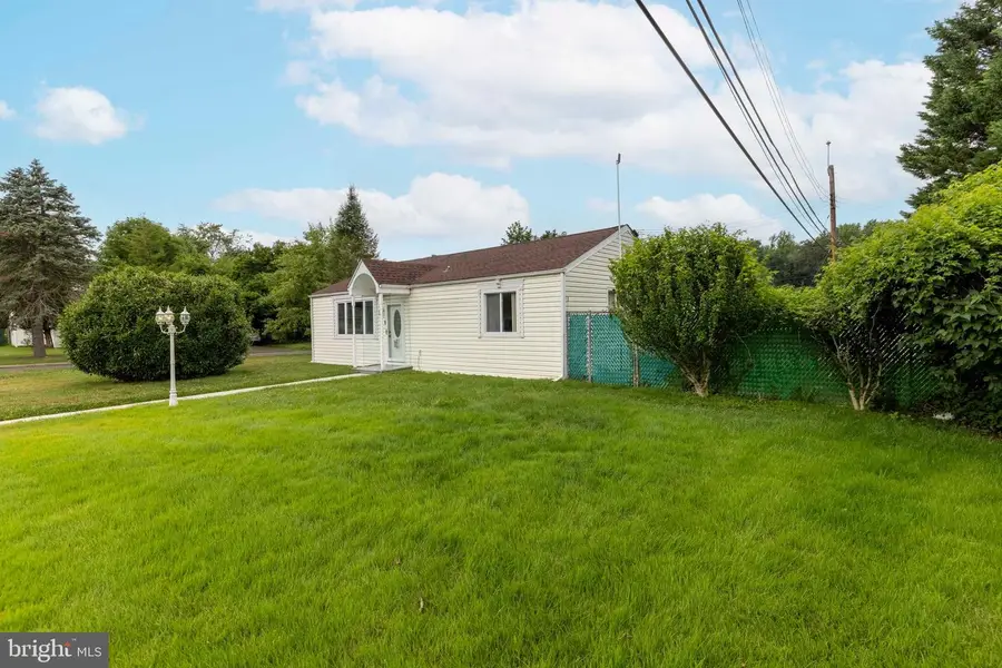 906 Oak Ter, Southampton, PA 18966 - #2