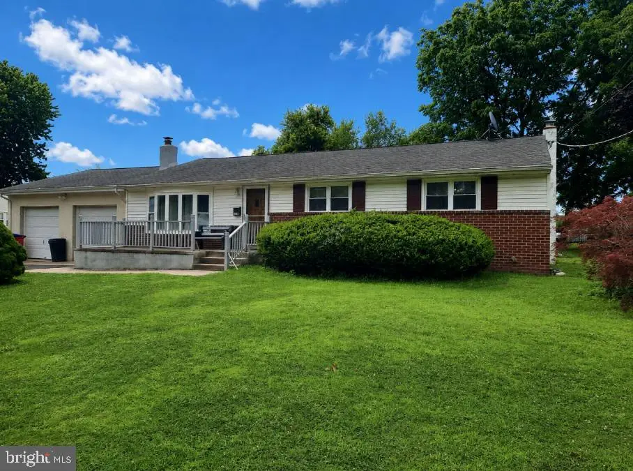 677 Clifford St, Warminster, PA 18974 - #1