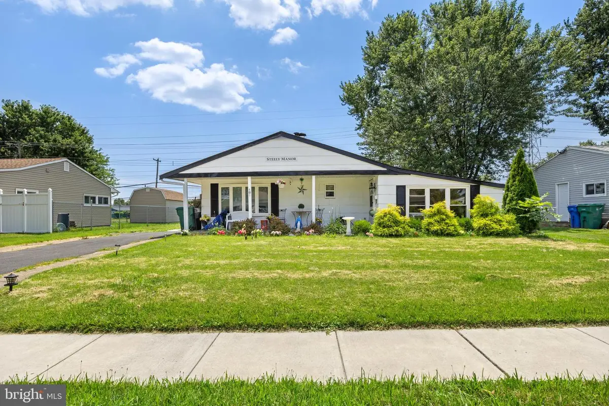 32 Gun Rd, Levittown, PA 19057 - #1