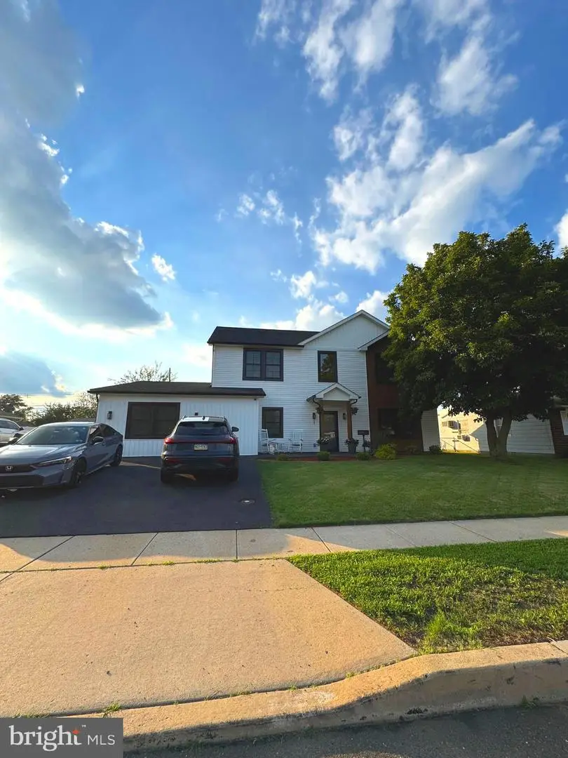 57 Evergreen Ln, Levittown, PA 19054 - #2